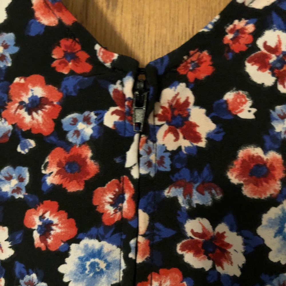 Forever 21 Sleeveless Floral Dress - Picture 3 of 4